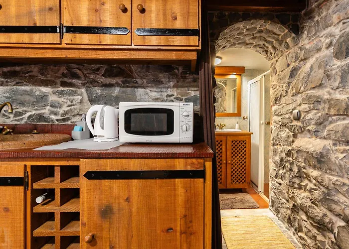 King's House - Centennial House Tatil Evi *